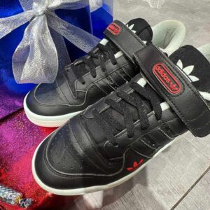 Giày adidas